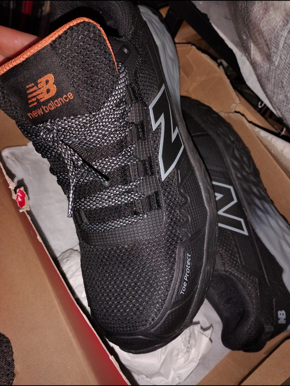 New Balance Women's Steel-Toed, Slip-Resistant Athletic/Work Sneakers, Size 9 - Picture 3 of 5